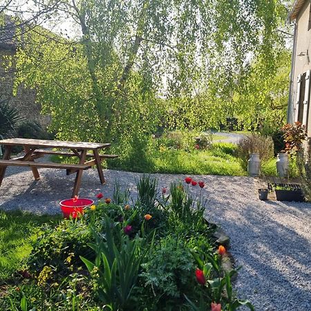 Chambres Et Gite Dans Un Lieu Calme Et Champetre Gourge Les Grippeaux Proche Parthenay Kültér fotó