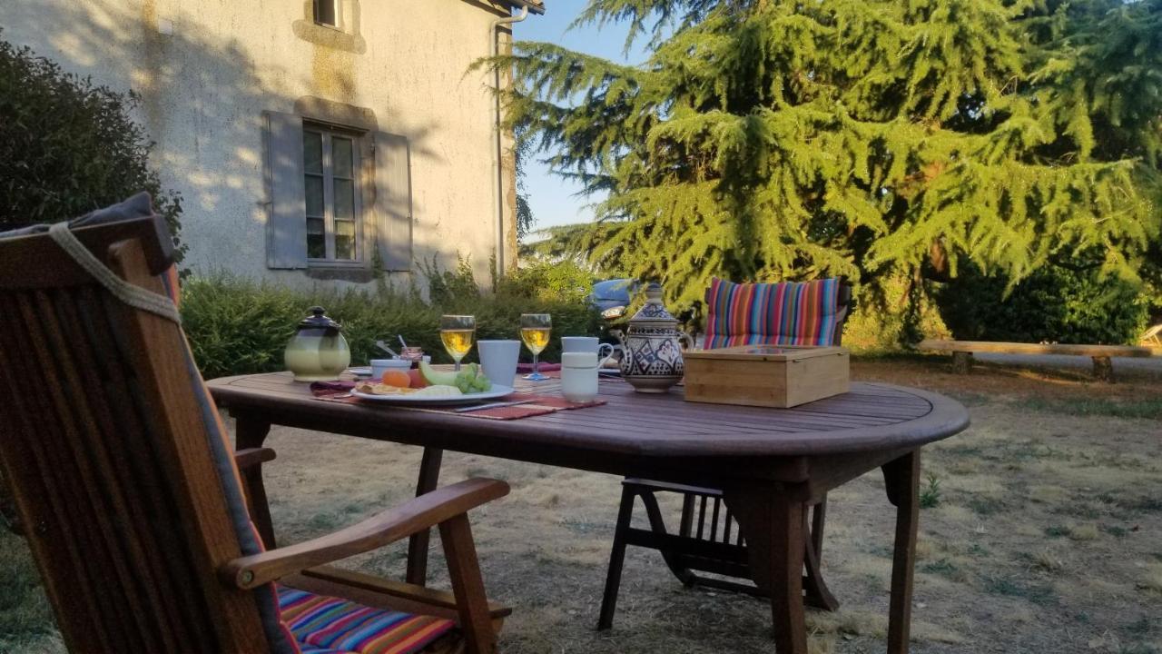 Chambres Et Gite Dans Un Lieu Calme Et Champetre Gourge Les Grippeaux Proche Parthenay Kültér fotó