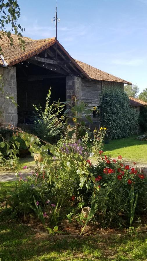 Chambres Et Gite Dans Un Lieu Calme Et Champetre Gourge Les Grippeaux Proche Parthenay Kültér fotó
