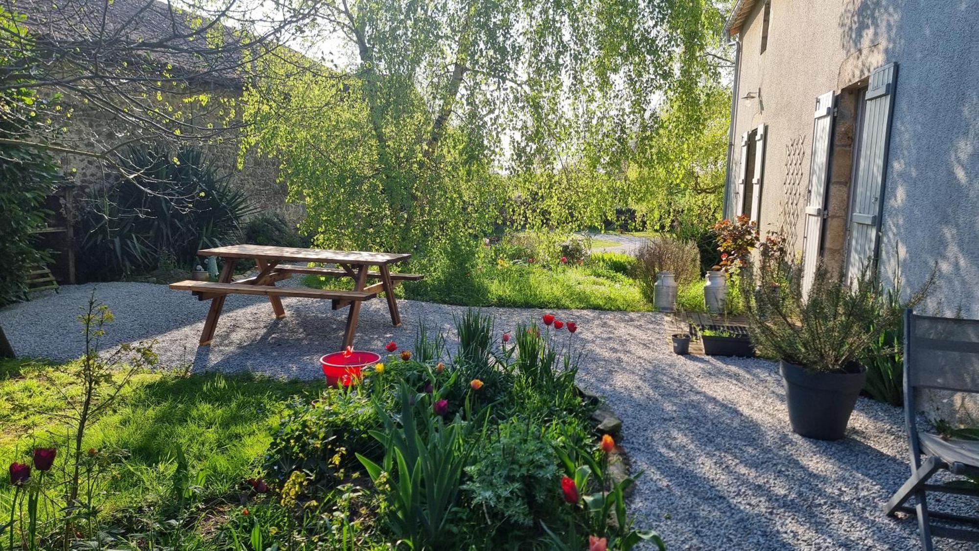 Chambres Et Gite Dans Un Lieu Calme Et Champetre Gourge Les Grippeaux Proche Parthenay Kültér fotó